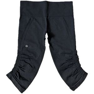 Lululemon In the Flow Crop ll leggings size 6 with scrunch detail
